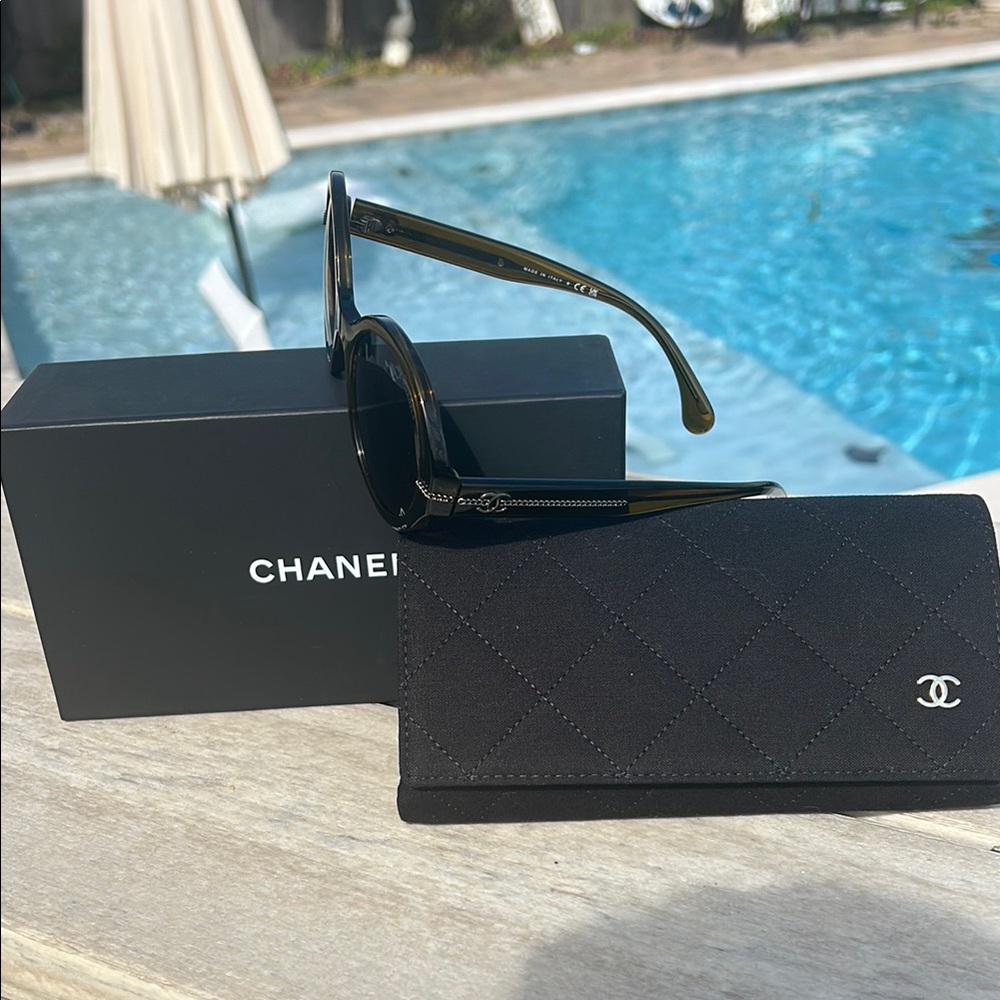 Chanel 5511 sunglasses in green round frames - Picture 2 of 7